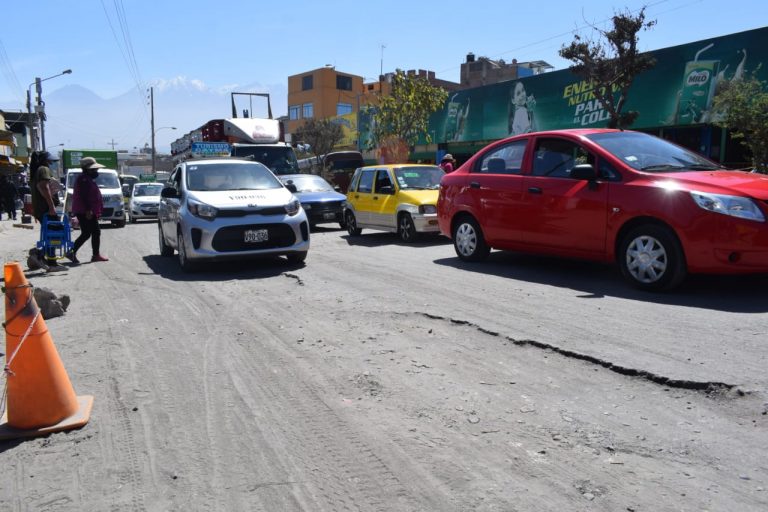 Obras de la avenida Vidaurrazaga se mantienen en la incertidumbre, generando molestia entre conductores y comerciantes