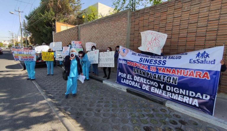 Enfermeras del Hospital Yanahuara de Essalud protestaron por el pago del bono covid