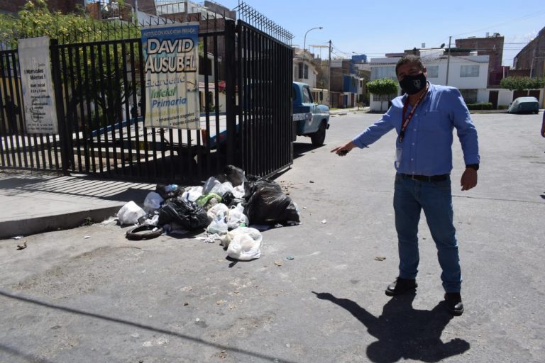 Vecinos de la urbanización Alto de la Luna exigen que la municipalidad coloque contenedores de basura en la zona