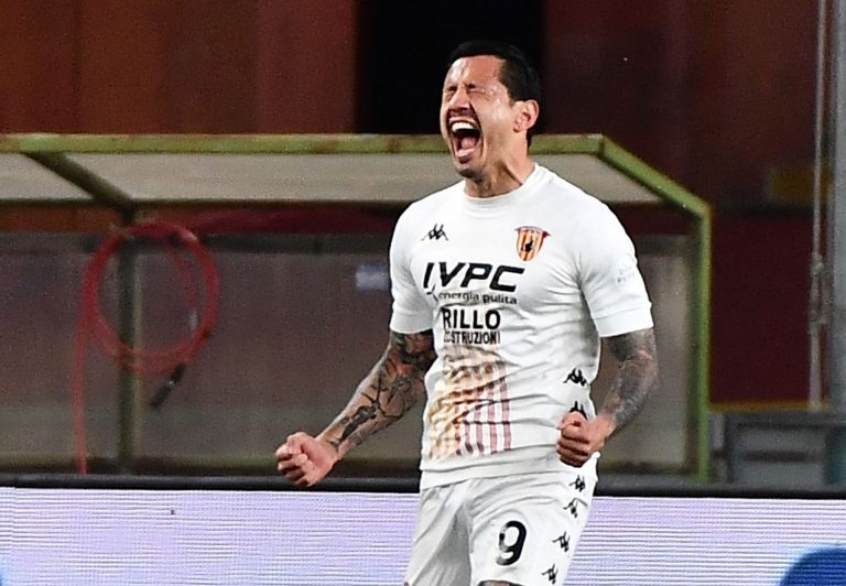 Gianluca Lapadula permanecerá en el Benevento de la Serie B de Italia
