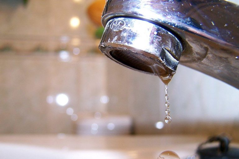 Corte del servicio de agua potable afectará mañana a doce distritos de la ciudad