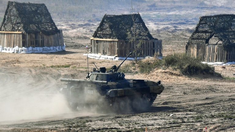 Rusia: Usan por primera vez robots de combate durante los ejercicios militares Západ-2021