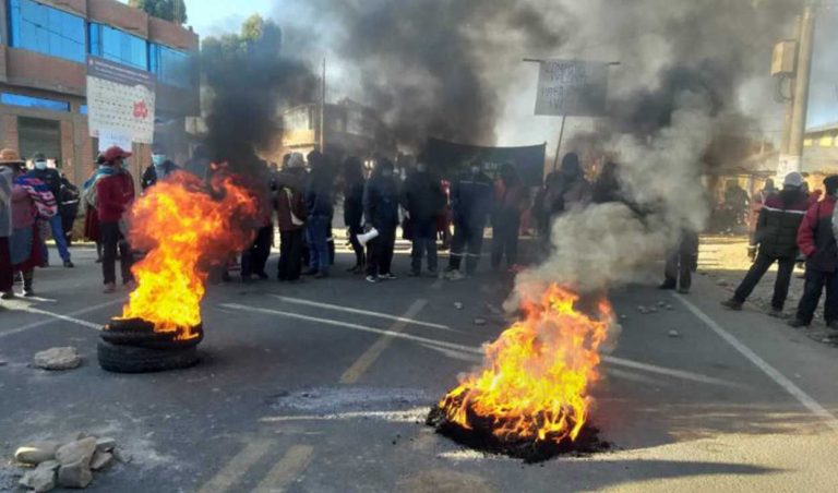 Puno: Pobladores de Huancané bloquearon vías como medida de protesta contra sus autoridades