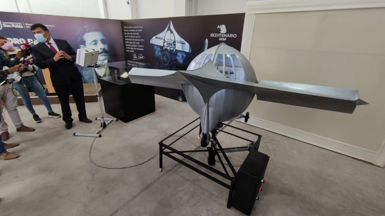 Universidad Católica San Pablo presenta el primer prototipo de nave espacial que hubo en el mundo