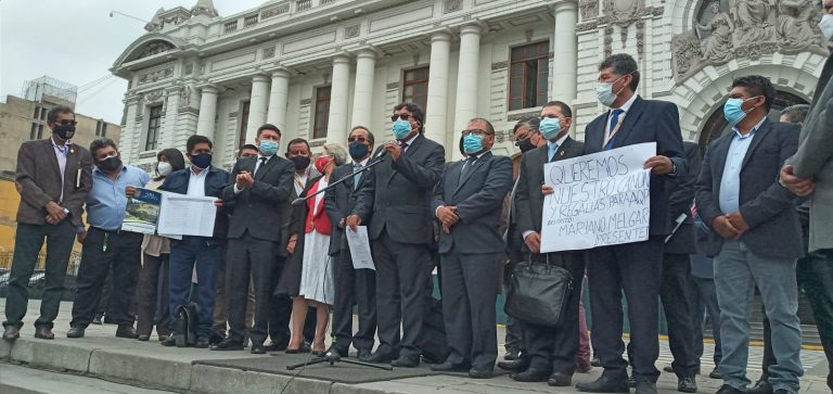 Alcaldes de Arequipa arribaron a Lima para exigir parte de las regalías de empresas mineras