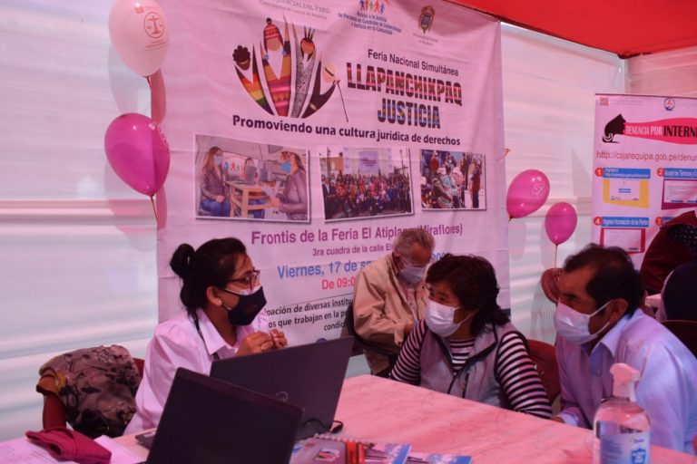 Brindan servicios jurídicos gratuitos a la ciudadanía en la Feria del Altiplano