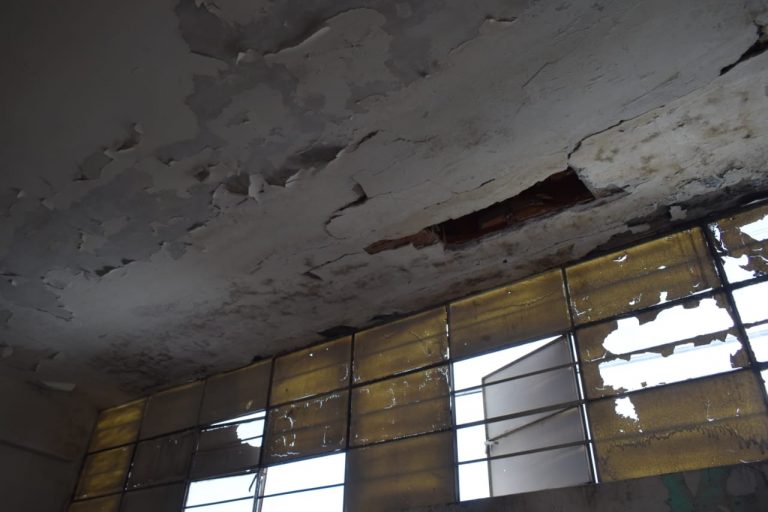 Colegio Gran Amauta luce en pésimas condiciones mientras que autoridades piensan en un retorno a clases