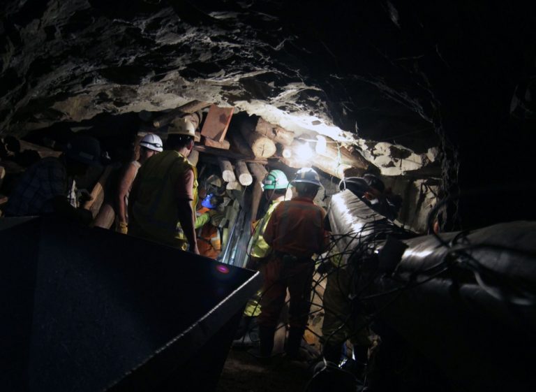 Puno: Rescatan a doscientos mineros que quedaron atrapados en un socavón
