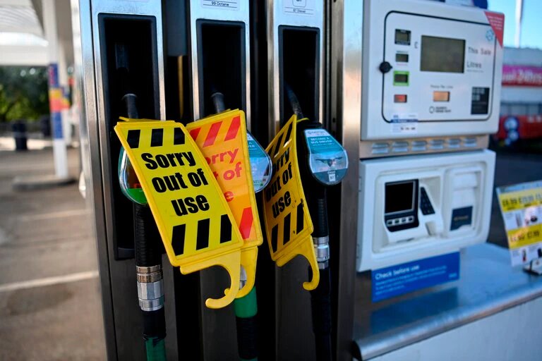 Reino Unido: Crisis obliga a militares a distribuir gasolina en el país ante la falta de transportistas