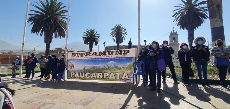 Trabajadores administrativos de Paucarpata exigen el cumplimiento de acuerdos laborales