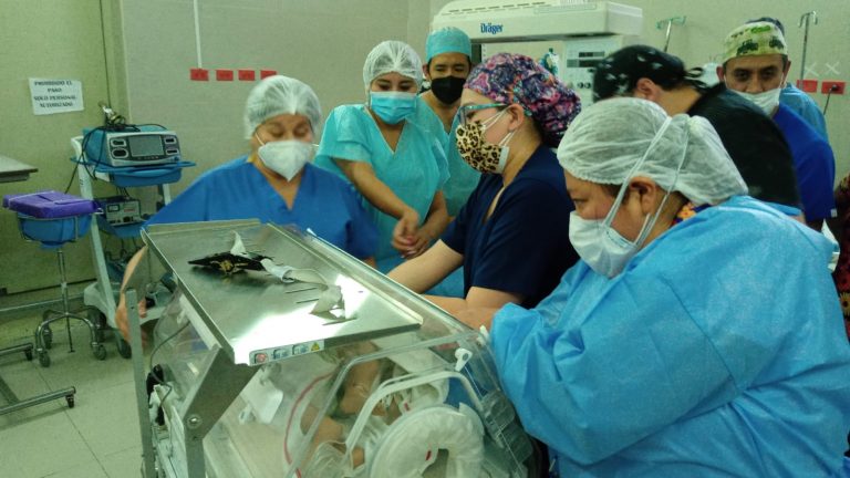 Realizan primera prueba en vacío de la operación de separación de bebés siameses