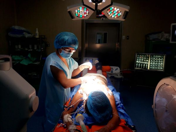Profesionales del Hospital Honorio Delgado atienden con éxito procedimientos complejos