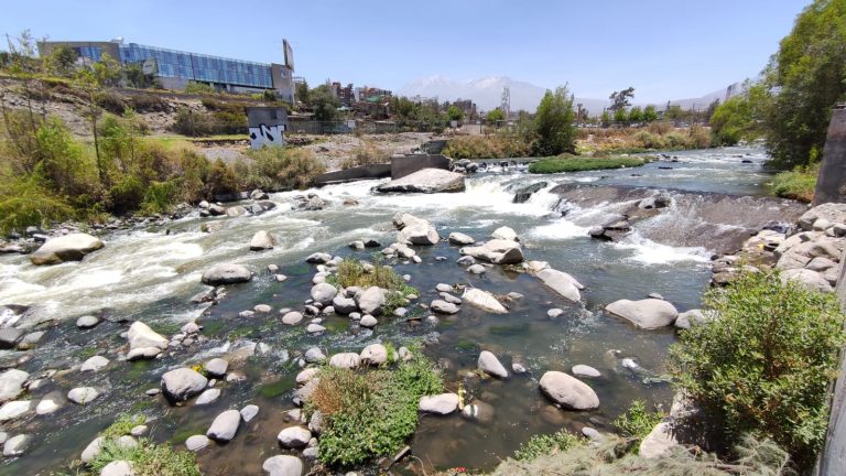Disminuye la cantidad de residuos sólidos que se recogen durante las jornadas de limpieza en el río Chili
