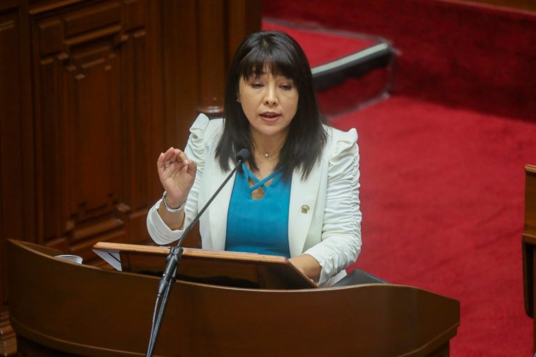 Mirtha Vásquez propuso al Congreso un pacto para combatir la corrupción y la pobreza