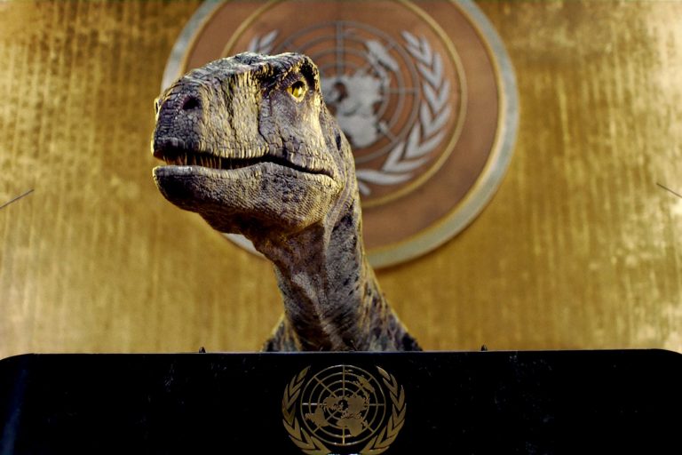 VÍDEO | Dinosaurio exigió en la ONU que humanos no se extingan a sí mismos