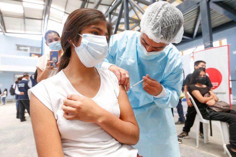 Covid-19: el 60% de la población objetivo en Perú ya tiene las dos dosis de vacuna