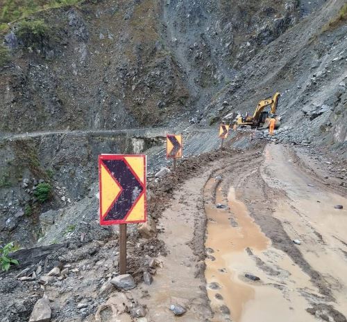Vía alterna a Machu Picchu está restringida por derrumbe en tramo de la carretera
