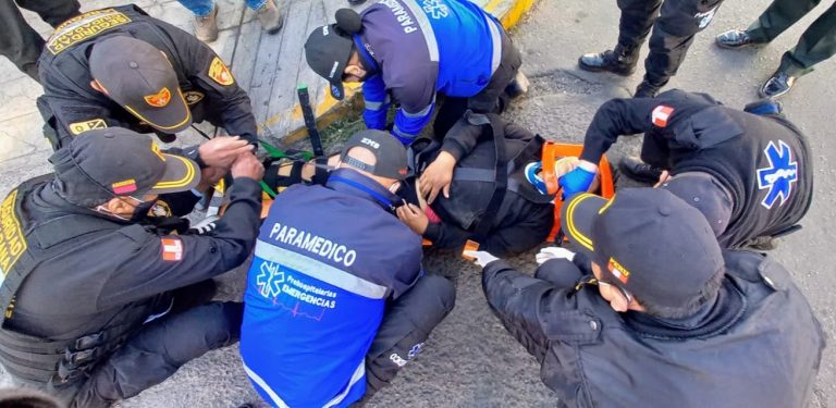 Auxilian a motociclista que sufrió un accidente de tránsito en la calle Mayta Cápac