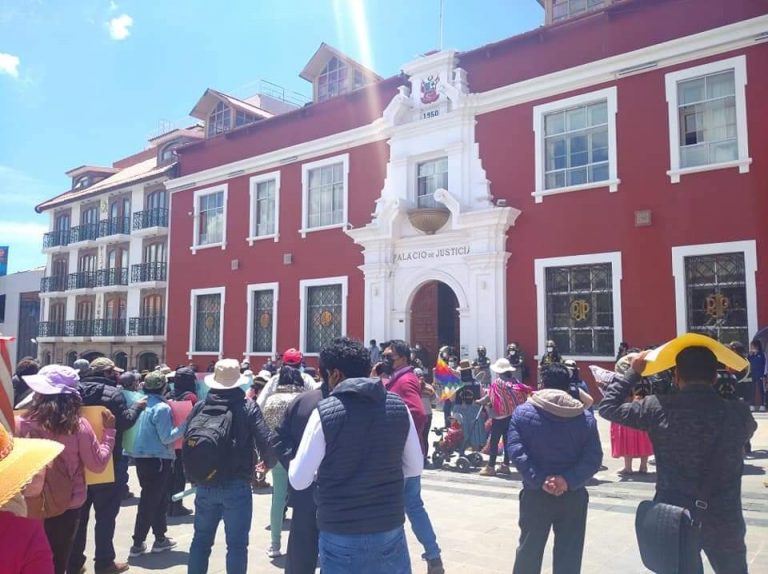 Gremios y dirigentes exigen que se dicte prisión preventiva contra el gobernador de Puno