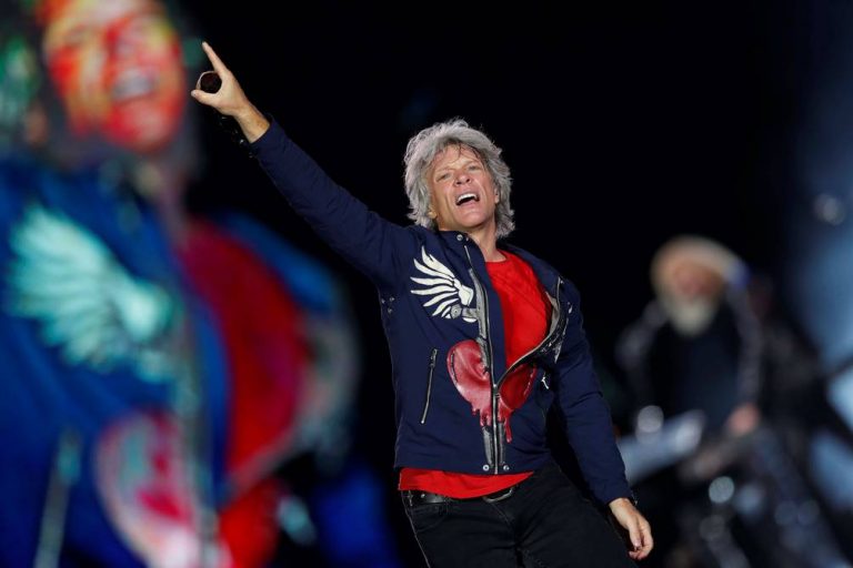 Jon Bon Jovi da positivo a COVID-19 antes de ofrecer un concierto en Miami