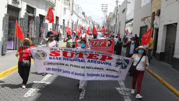 Sutep anuncia movilización nacional para exigir aumento de remuneraciones