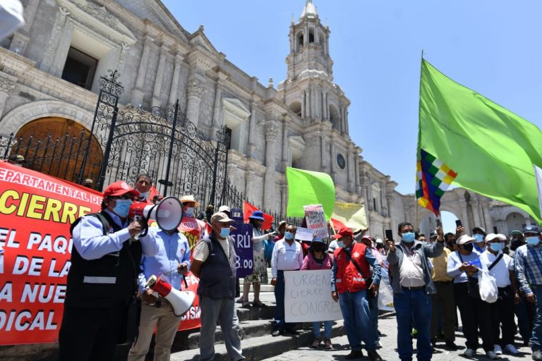 Federación Departamental de Trabajadores de Arequipa piden el cierre del Congreso