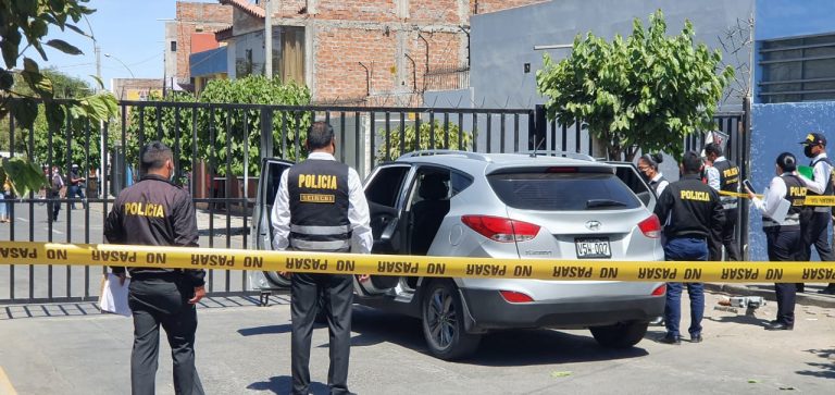 Hallan sin vida a un varón dentro de un vehículo en José Luis Bustamante y Rivero