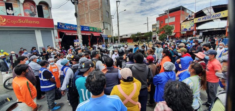 Mercados del Andrés Avelino Cáceres que no cuenten con carné de vacunación serán cerrados