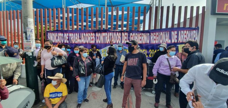 Trabajadores contratados del GORE exigen el pago de sus laudos arbitrales