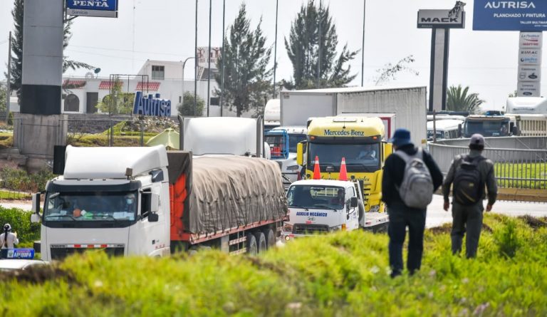 Transportistas de carga pesada deciden suspender paro de este lunes 8 de noviembre