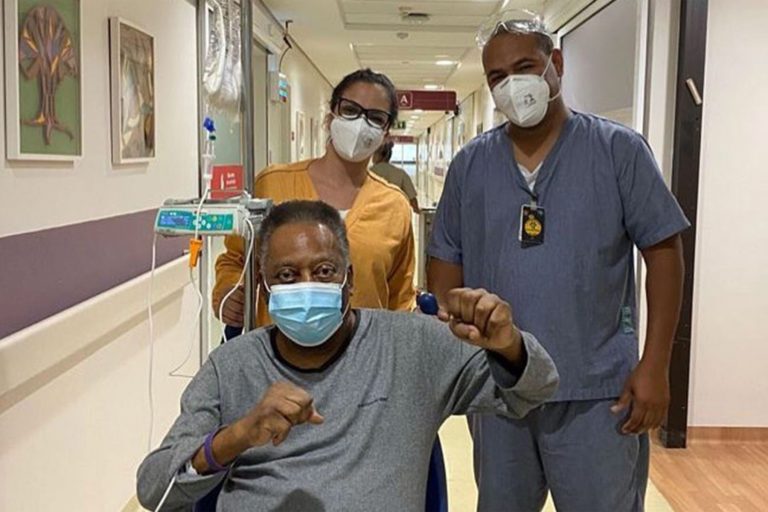 Pelé recibe el alta médica y seguirá su tratamiento del tumor de colon