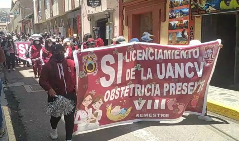 Estudiantes de la Universidad Andina Néstor Cáceres piden una segunda oportunidad a la Sunedu