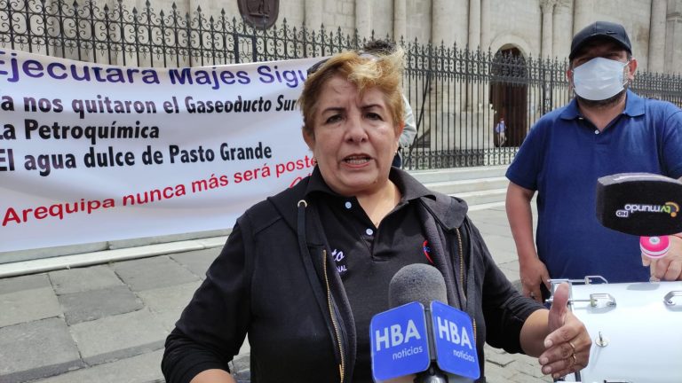 Excongresista Rosario Paredes protesta tras no aprobarse la Adenda 13 del proyecto Majes Siguas II