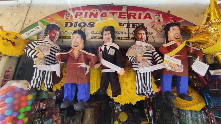 Muñecos de Pedro Castillo y Elmer Cáceres Llica son los más solicitados para quemarlos por Año Nuevo