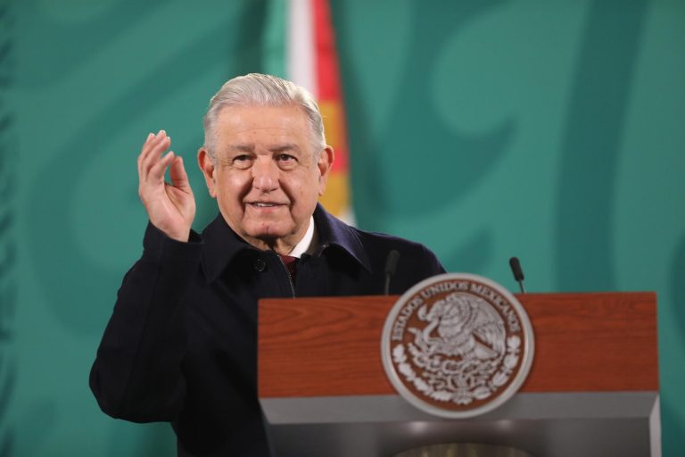 AMLO: «Me dio gusto constatar la decadencia de Vargas Llosa»