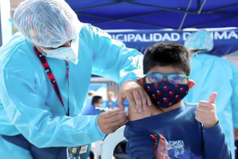 Hoy llegan 37 300 dosis contra la COVID-19 para niños arequipeños