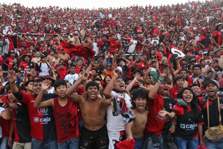 Estadios tendrán 30% de aforo con asistentes debidamente vacunados