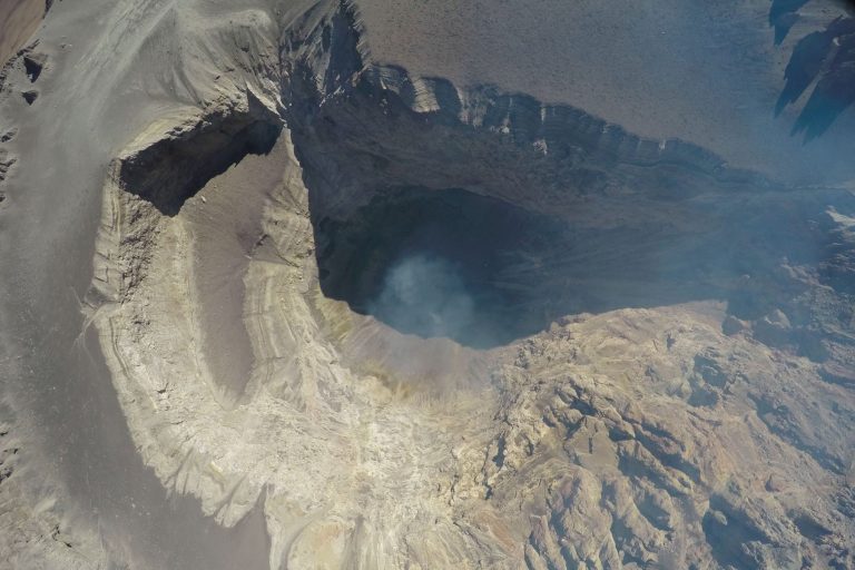 Lado sur del volcán Ubinas podría colapsar