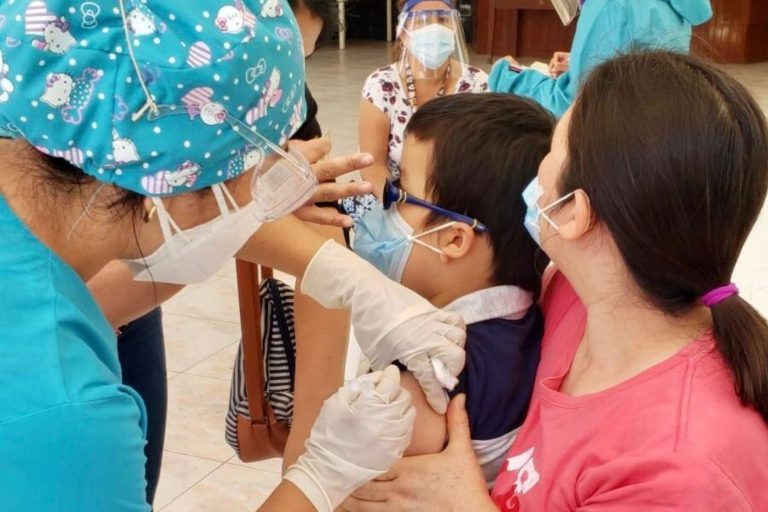 Covid-19: grupo de 10 a 11 años será el primero en ser vacunado