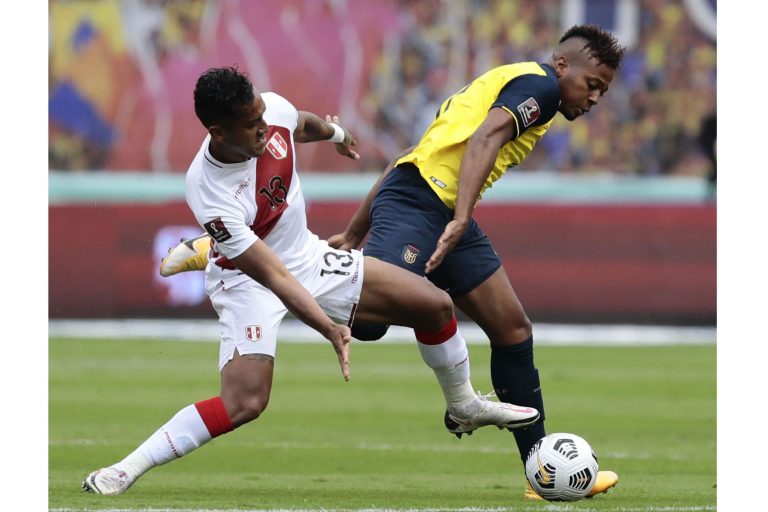 Renato Tapia sí jugará ante Colombia y Ecuador, asegura Bonillo