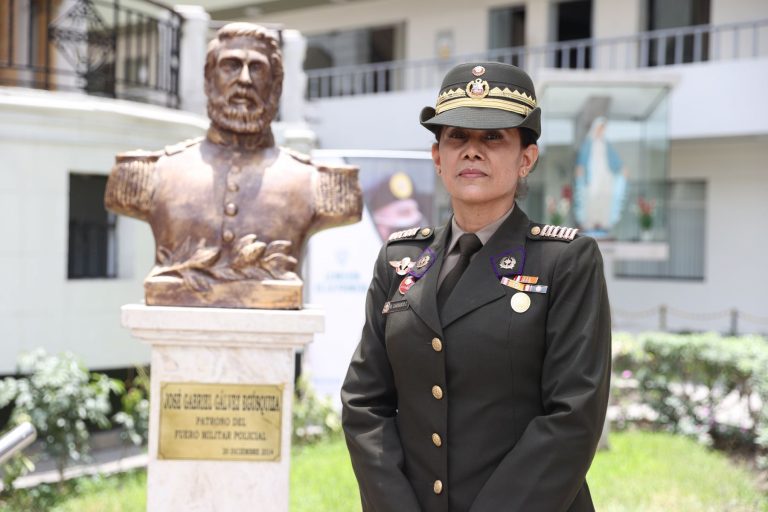 Jura primera presidenta de un tribunal militar en el Perú