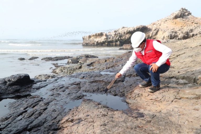 Defensoría: La Pampilla debe mejorar sus acciones de remediación tras derrame de petróleo