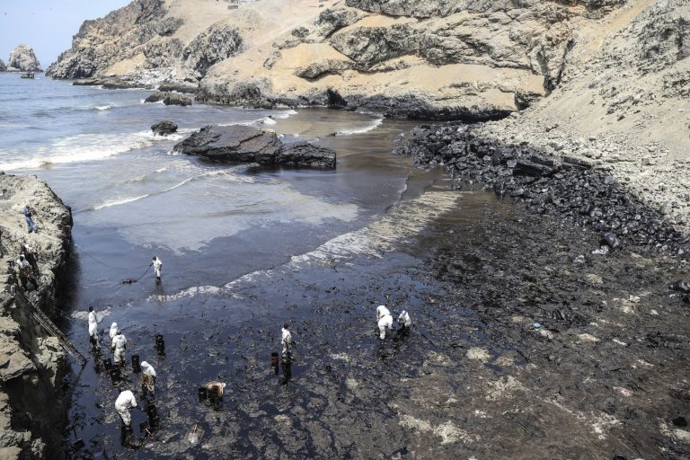 Petróleo derramado en Ventanilla permanecerá en el fondo marino por décadas, señalan