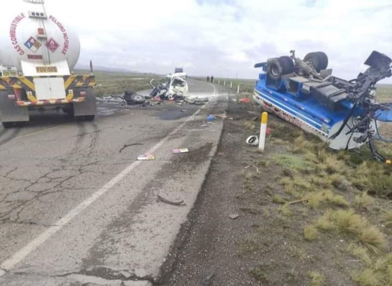 Tragedia en Arequipa: dos personas mueren tras choque de camiones en la carretera a Puno