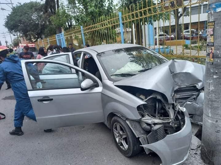 Mujer de 72 años falleció tras chocar su vehículo contra un poste en Mariano Melgar