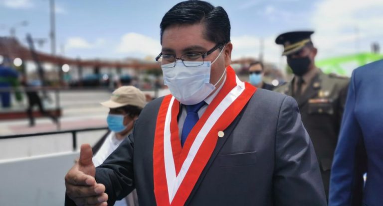 Gobernador de Tacna entregará su celular a la Fiscalía