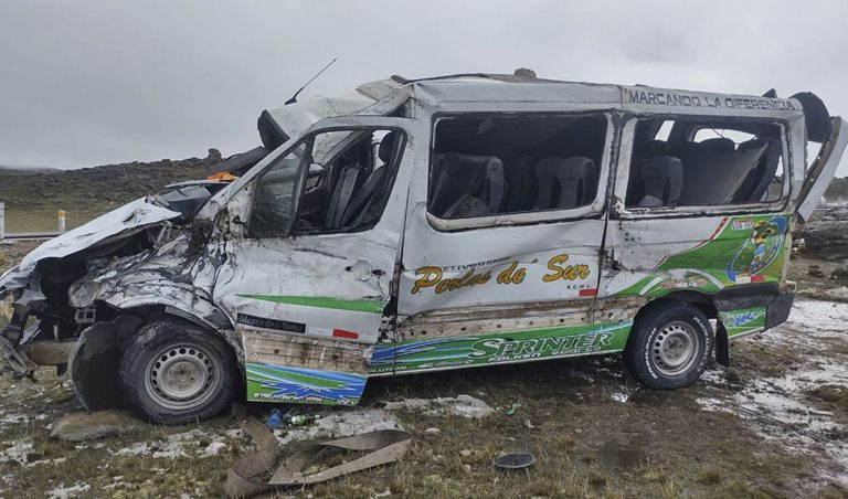 Dos personas murieron tras accidente de tránsito en la carretera Muñani-Azángaro