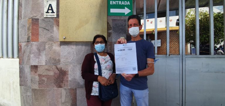 Ciudadano extranjero denuncia que no aparece en el registro de vacunación del Minsa