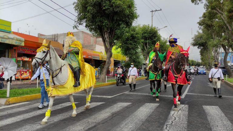 Reyes magos de la PNP vienen recorriendo Arequipa