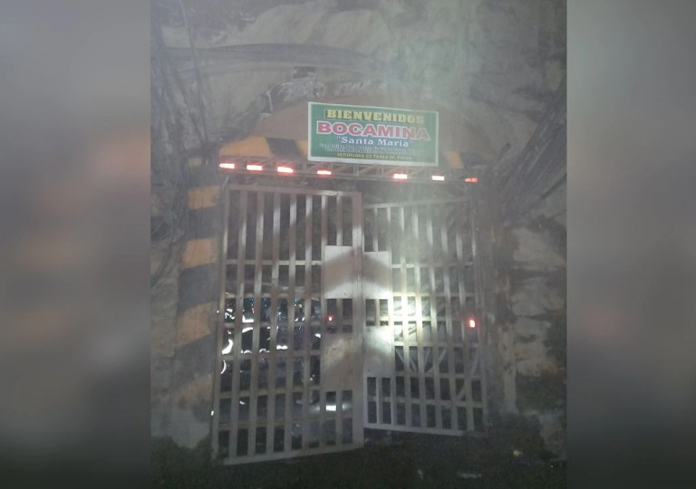 Dos mineros murieron por inhalar gases tóxicos en socavón de la minera La Rinconada